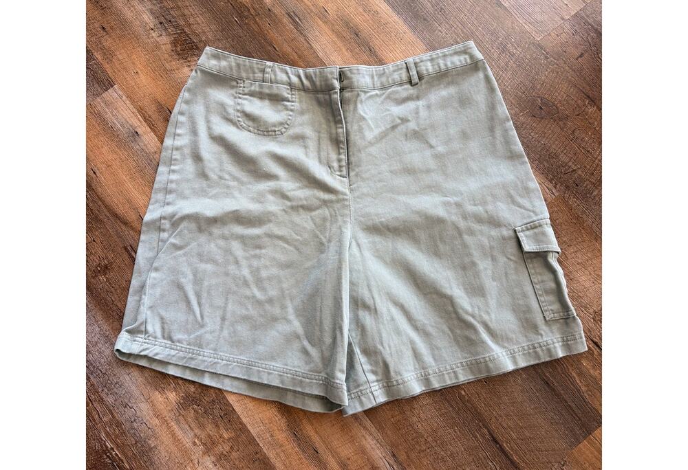 Westbound Khaki Cargo Shorts Women’s 18 Flat Front Utility Cotton